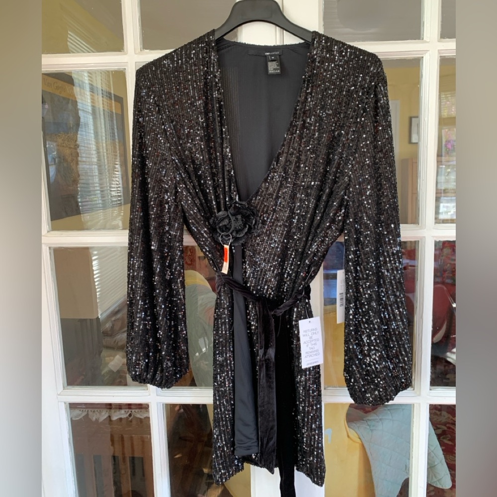 Earth Day Wallet Show!
Pre-travel Closet Clearout - Luxury, Designer, Vintage.. - Picture 8 of 16